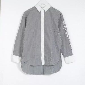 Karl Lagerfeld Paris Limited
EditionStriped Button Down Shirt
Signature Sleeve L